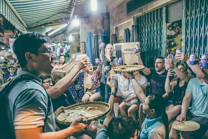 12 Tasting Street Food & Sightseeing By Scooter with Student - Thích Quang Đức Monument: a quick stop with serious meaning