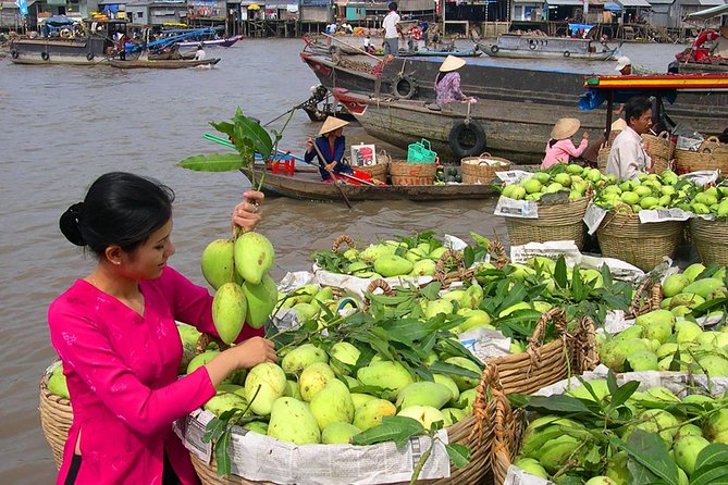 3-Day Mekong Delta Tour including: Cai Rang floating market - Getting Out of Ho Chi Minh City: The Trip Starts at 8:00