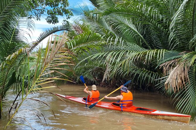 Ben Tre Mekong Zig Zag: Scooter, Sailboat, and Food (Full day) - Stop for local house life: learning how the Delta works