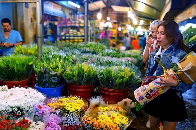 Exploring Saigon by Scooter, Day or Night - Logistics that actually matter on a scooter day