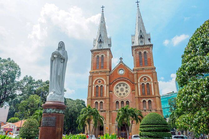 [Free E-sim] Half Day Guided Tour in Ho Chi Minh City - Stop 1: Central Post Office for European-style photos and quick context