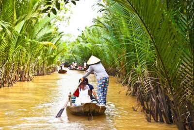 From HCM City: Mekong Delta Tour with Sampan Journey - Vinh Trang Pagoda in My Tho: the temple stop people remember