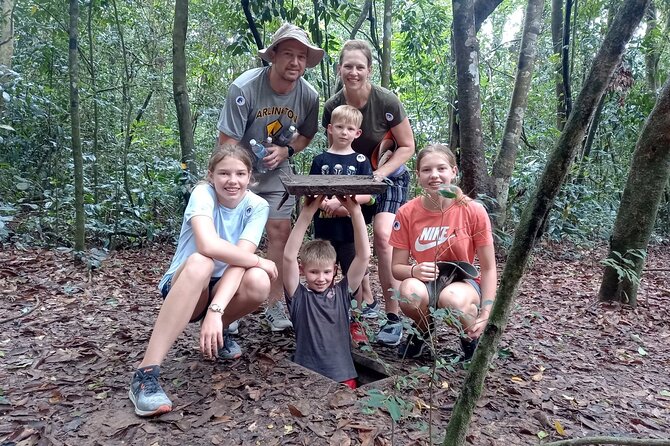 From Ho Chi Minh: Cu Chi Tunnels Half-Day History Tour with Guide - The quick lacquer workshop stop: short, but it sets the mood