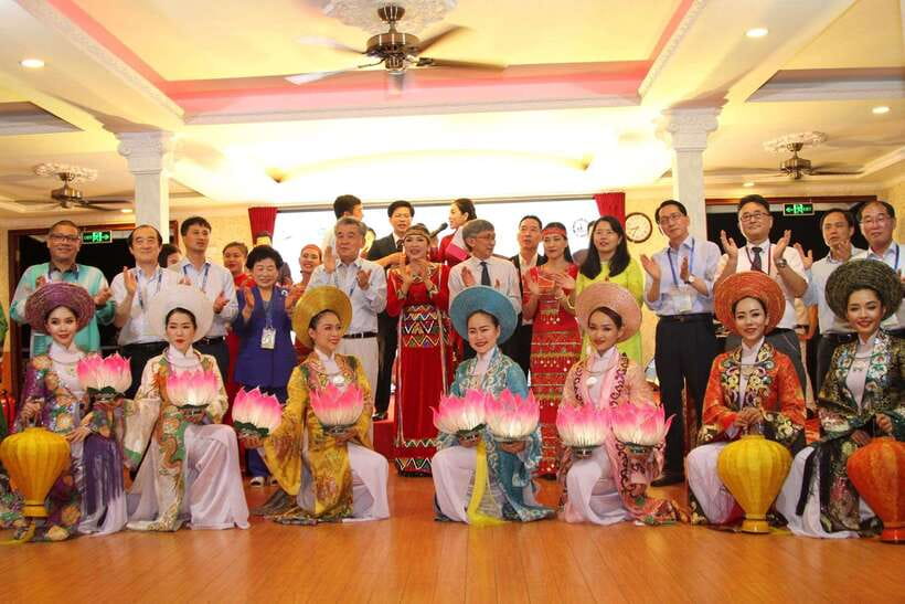 HCM: Saigon River Dinner Cruise - Should you book it? My take for first-time Ho Chi Minh City nights