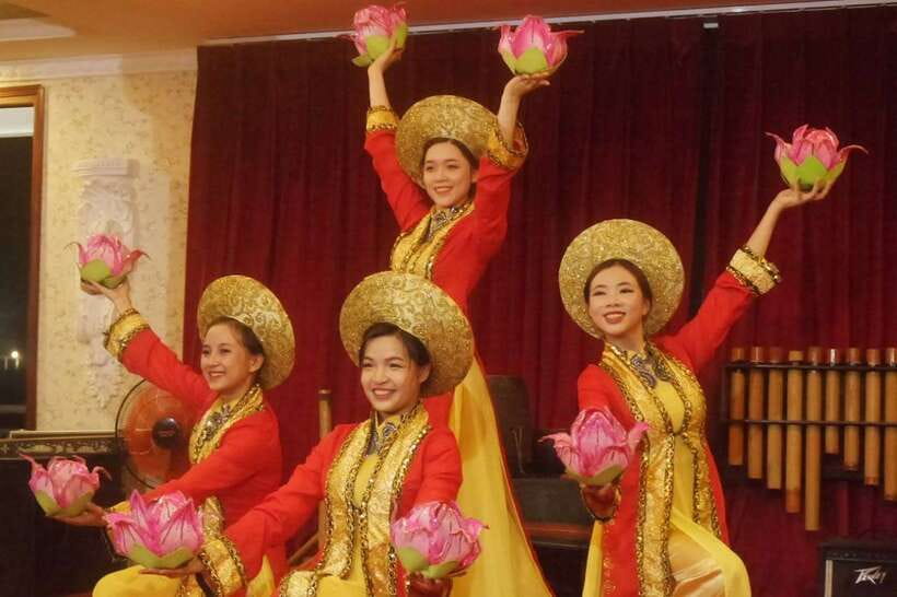 HCM: Saigon River Dinner Cruise - From Opera House to Bach Dang harbor: your pickup and transfers