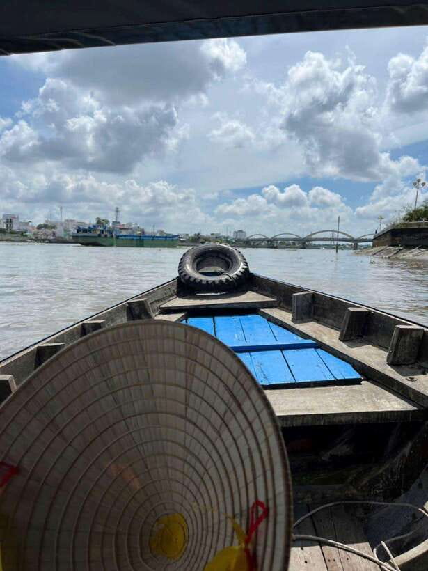 Ho Chi Minh: 1-Day Mekong Delta Tour-Floating Market & Islet - Making traditional cakes and pop rice on the island