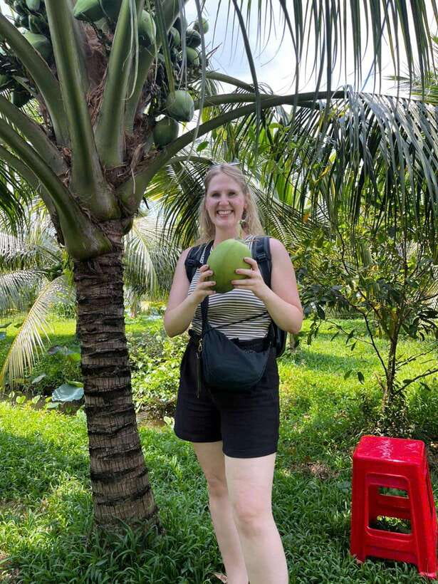 Ho Chi Minh: 1-Day Mekong Delta Tour-Floating Market & Islet - Pineapple on the water: traders, not just fruit photos