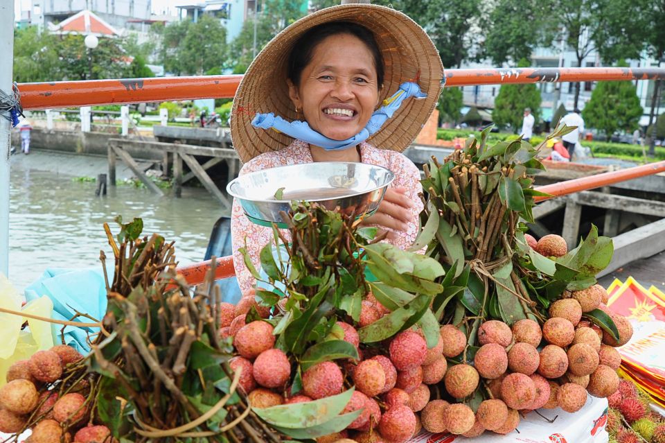 Ho Chi Minh City: Discover Mekong Delta & Coconut Village - Vinh Trang Pagoda: a calm, intricate pause before the water