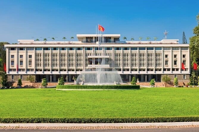 Ho Chi Minh City Half-day Jeep Tour - Lunch at Cơm Tấm Đỗ Phủ: a Saigon staple with period details
