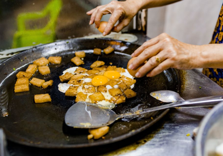Ho Chi Minh City: Private Street Food Evening Walking Tour - Bột Chiên and Bánh Cuốn: fried cakes and soft rice rolls