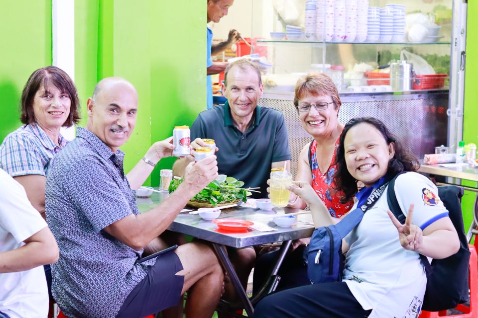 Ho Chi Minh City: Private Street Food Evening Walking Tour - Bánh mì and Saigon drinks: the snack-and-walk rhythm