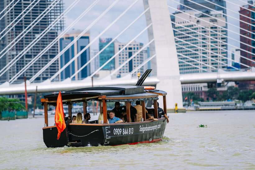 Ho Chi Minh City: Saigon River Boutique Cruise - Mong Bridge and the riverfront photo run