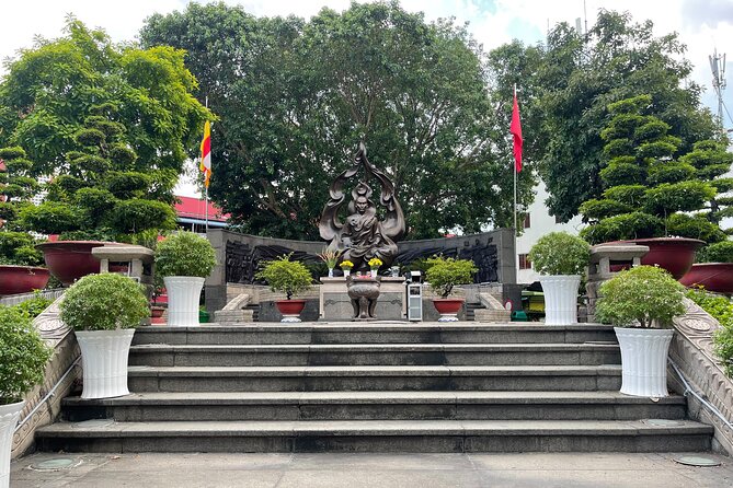 Ho Chi Minh City Sightseeing, midnight, Shopping tours by scooter - Market and shopping by scooter: full service or the budget driver option