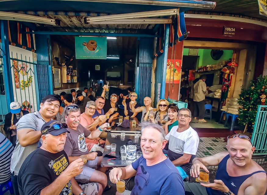 Ho Chi Minh City: Street Food and Sightseeing by Motorbike - District 3 Old Apartments: Small rooms, big life