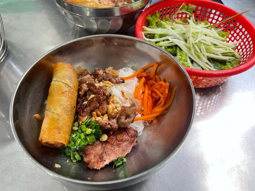 Ho Chi Minh City: Super Niche Walking Street Food Tour - What You’ll Eat: 10 Tastings, Beer, and the Order You’ll Remember