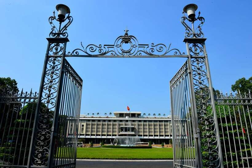 Ho Chi Minh City Tour with Colonial Heritage and Chinatown - Independence Palace: the most important building on the route