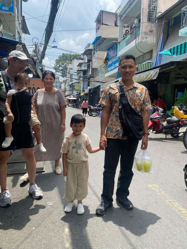 Ho Chi Minh City: Walking Food Tour with 13 Tastings - Tips to Make the Evening Feel Easy