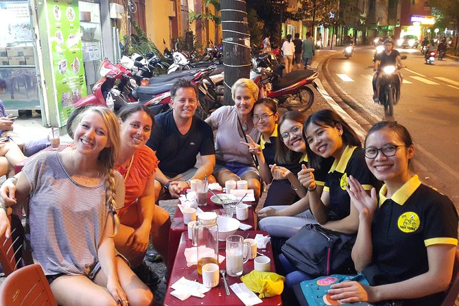 Ho Chi Minh City’s most delicious street food tour by motorbike - Dessert in Phú Nhuận: 3 to 5 sweet hits when the meal is done