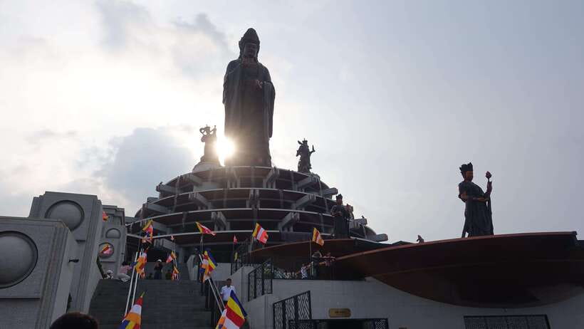 Ho Chi Minh: Cu Chi, Black Lady Mountain, and Cao Dai Tour - Getting there: the AC ride, pickup options, and timing