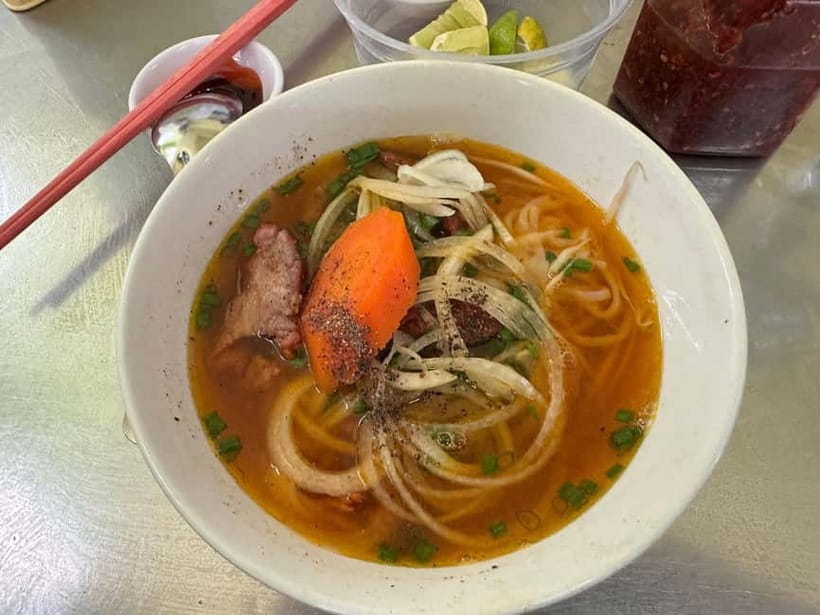 Ho Chi Minh: Original Walking Street Food Tour with Foodies - The 210-minute plan: how the evening stays fun (not rushed)
