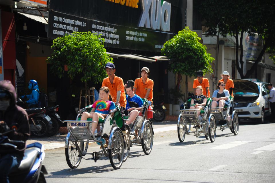 Ho Chi Minh: Private City Tour and Dinner Cruise with Buffet - Heading to the Saigon River: where the night view flips the mood