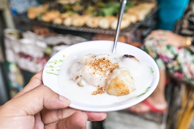 Ho Chi Minh Street Food Tour By Motorbike (Unique & Authentic) - Stop 3: Chợ Lớn District Sweet Soup Moment at Che Mam Khanh Vy