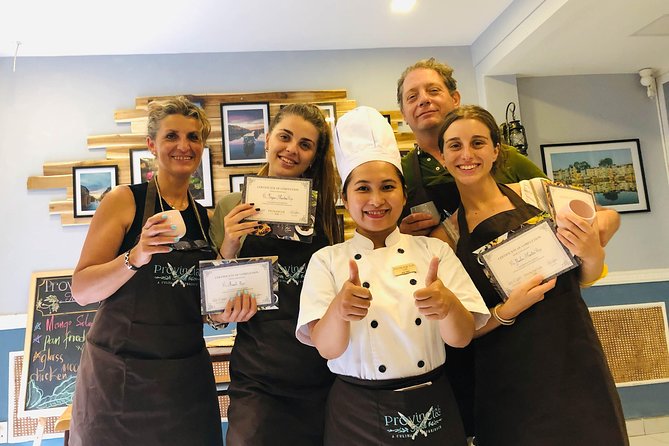 Immersive Cooking Class & Wet Market Tour by Local Chef +Cookbook - Chef pacing and group energy: why small matters