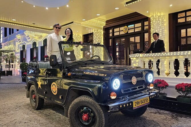 Jeep Tour Saigon By Night : FRESH SEAFOOD, STREET FOOD & SKY BAR - Why a Saigon Jeep at 6 pm beats winging it