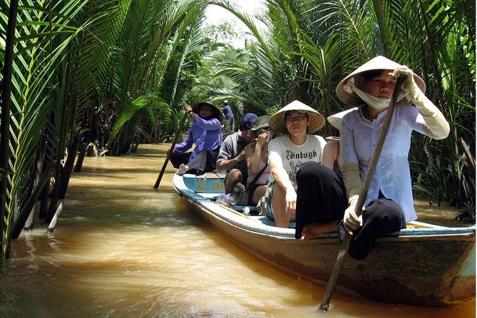 Mekong Delta Tour Full Day Cai Be-Vinh Long - Cai Be Floating Market: motorized boat first, rowboat later