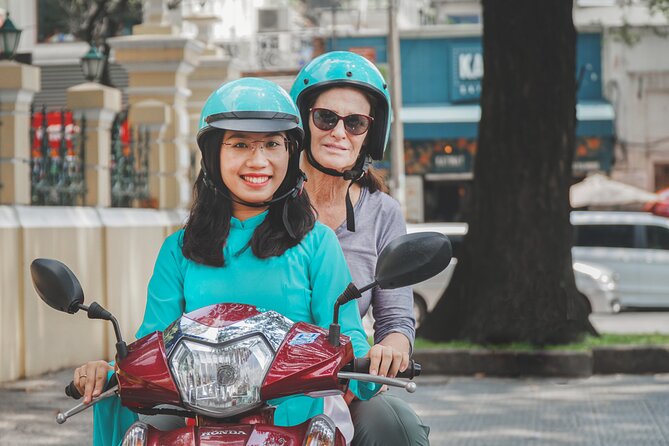 Michelin-rated Food Tour With Female Riders: A Culinary Adventure - Getting Your Bearings on Saigon’s Scooter Chaos