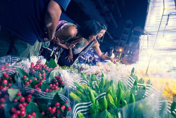 Morning Saigon Unseen+Street Food Tour with Ao Dai Riders Option - District 5’s Ba Thien Hau Temple and Chinese Heritage