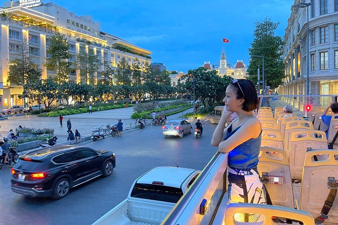 Night Bus Tour in Ho Chi Minh City - Audio guide and earphones: how to make the commentary help you