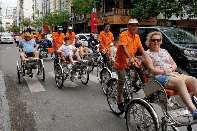 One hour cyclo tour around Saigon - Stop 1: The youngsters’ square of coffee shops and tea houses