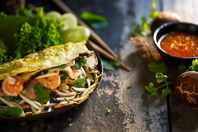 Private Jeep Tour Saigon by Night: Foodie & City Tour - Saigon Opera House and Notre-Dame: short visits designed for photos