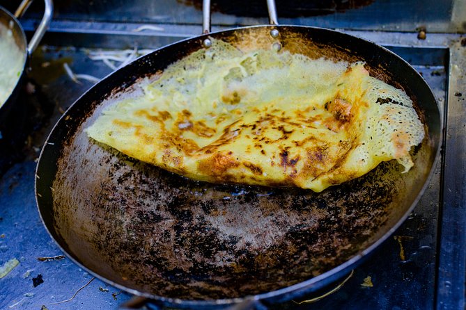 Private Street Food Evening Walking Tour in Ho Chi Minh City - First stop: Banh xeo and Banh khot at Street Food Man