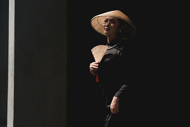 Private Sunrise Photography Tour - Down in Chinatown - Stop 1: Quan Am Pagoda and the first portrait opportunities