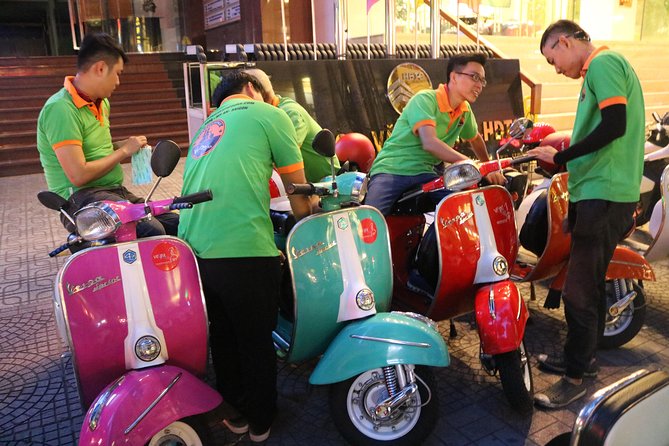 Saigon After Dark Vespa Street Food Tour + Live Music 4 hours - Stop 4: Ice cream, then a live music bar with a drink