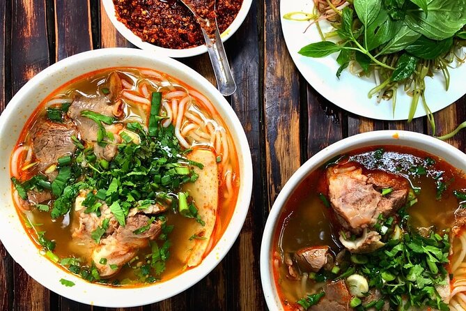 Saigon After Dark With Seafood, Beer & Live Music Bar - District 4 evening break: beer or juice, dessert, and a food-street walk
