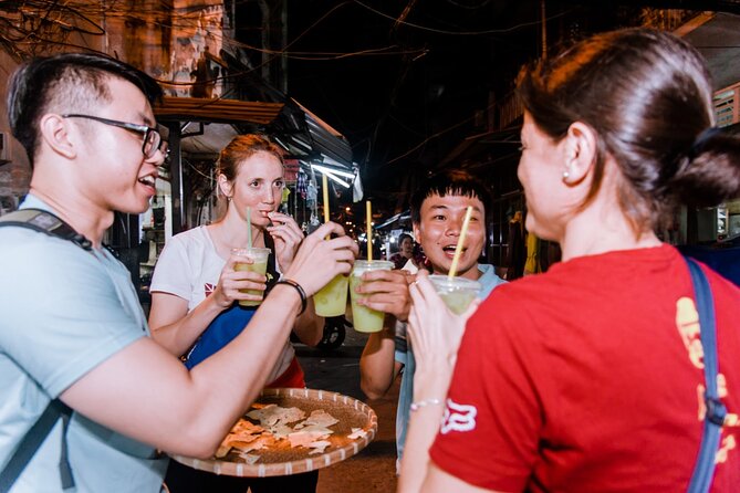 Saigon After Dark With Seafood, Beer & Live Music Bar - Thích Quảng Đức Monument at night: a quiet moment with meaning