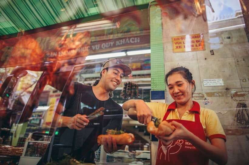 Saigon at Sunset: Ultimate Street Food Experience - Temple and people-watching at Chua Ba Thien Hau