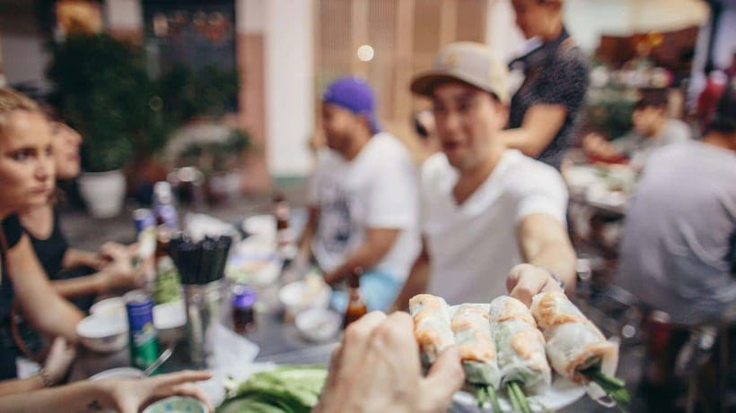 Saigon at Sunset: Ultimate Street Food Experience - Pham Ngu Lao streets: when the market energy turns into dinner