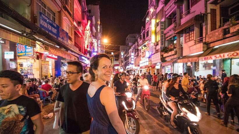 Saigon at Sunset: Ultimate Street Food Experience - Bo cuon mo chai and more District 1 tasting time