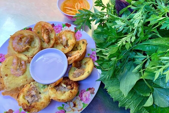 Saigon Evening Walking Street Food Tour - Stop by stop: how the evening tastes move from savory to sweet