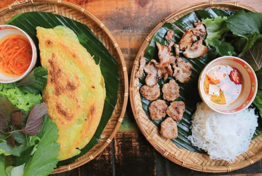 Saigon: Private Backstreets Walking Food Tour - Where you start: Bún Bò Xưa meeting point and how the guide keeps you safe