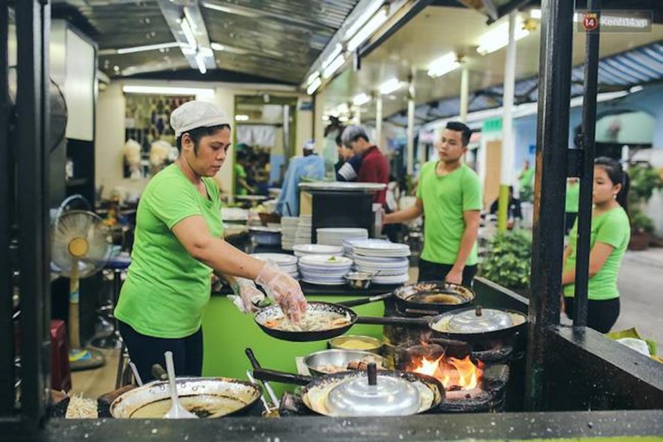 Saigon: Private Food Tour Discovery & City Tour by Jeep - Banh Xeo First: The Crispy South Vietnam Welcome Bite