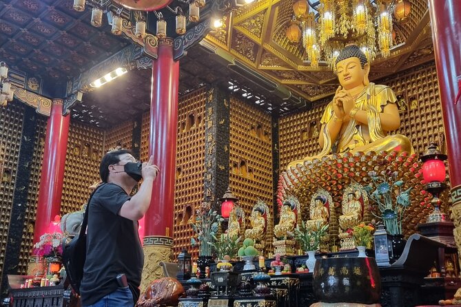 Saigon Private/Small Group Walking Food Tour with 13 Tastings - Value at $29: 13 tastings, drinks, and real extras