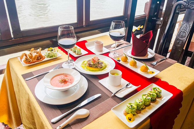Saigon River Dinner Cruise: Buffet, Set Menu, Fine Dining (3hrs) - Service quality: guides who make the night easier
