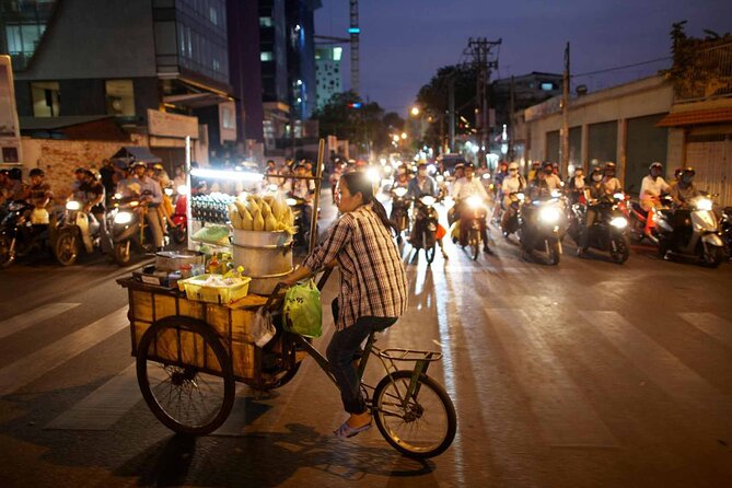 Saigon Sight & Food Tour By Night (Private Tour) - Stop 2: Ho Thi Ky Flower Market—District 10 after dark energy