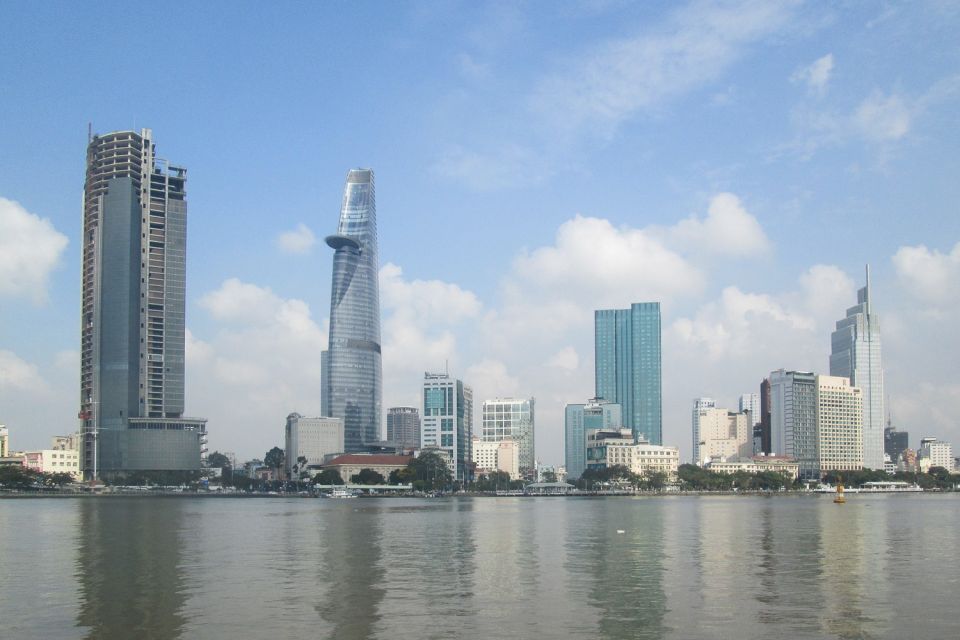 Saigon Slum Tour with Motorbike - Districts 5 to 7 along the river: work, routines, and river life