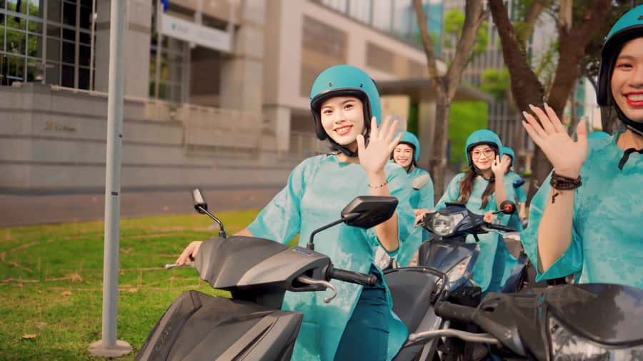 Saigon: Street Food Tasting & Sightseeing Tour by Motorbike - Getting picked up and meeting your guide in District 1